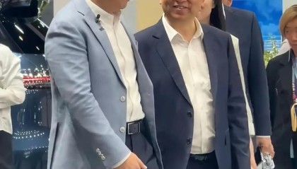 bti体育官方网站-王传福打卡问界展台 余承东亲自讲解：中国车企从竞争走向竞合