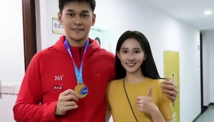 bti体育app下载-孙杨张豆豆恋爱细节曝光！通过长辈撮合相亲认识 ，4个月确定关系|妻子的浪漫旅行2026|训练|两人|定情_新浪新闻